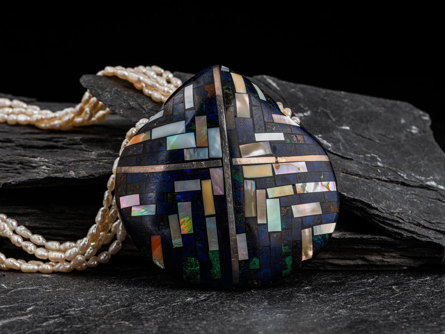 Kewa Five-strand Pearl Necklace, with Inlaid Spiny Oyster Pendant