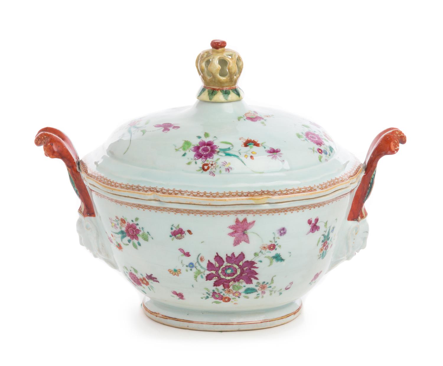 A Chinese Export Porcelain Oval Tureen with Cover Width 14 inches. — MID-18TH CENTURY