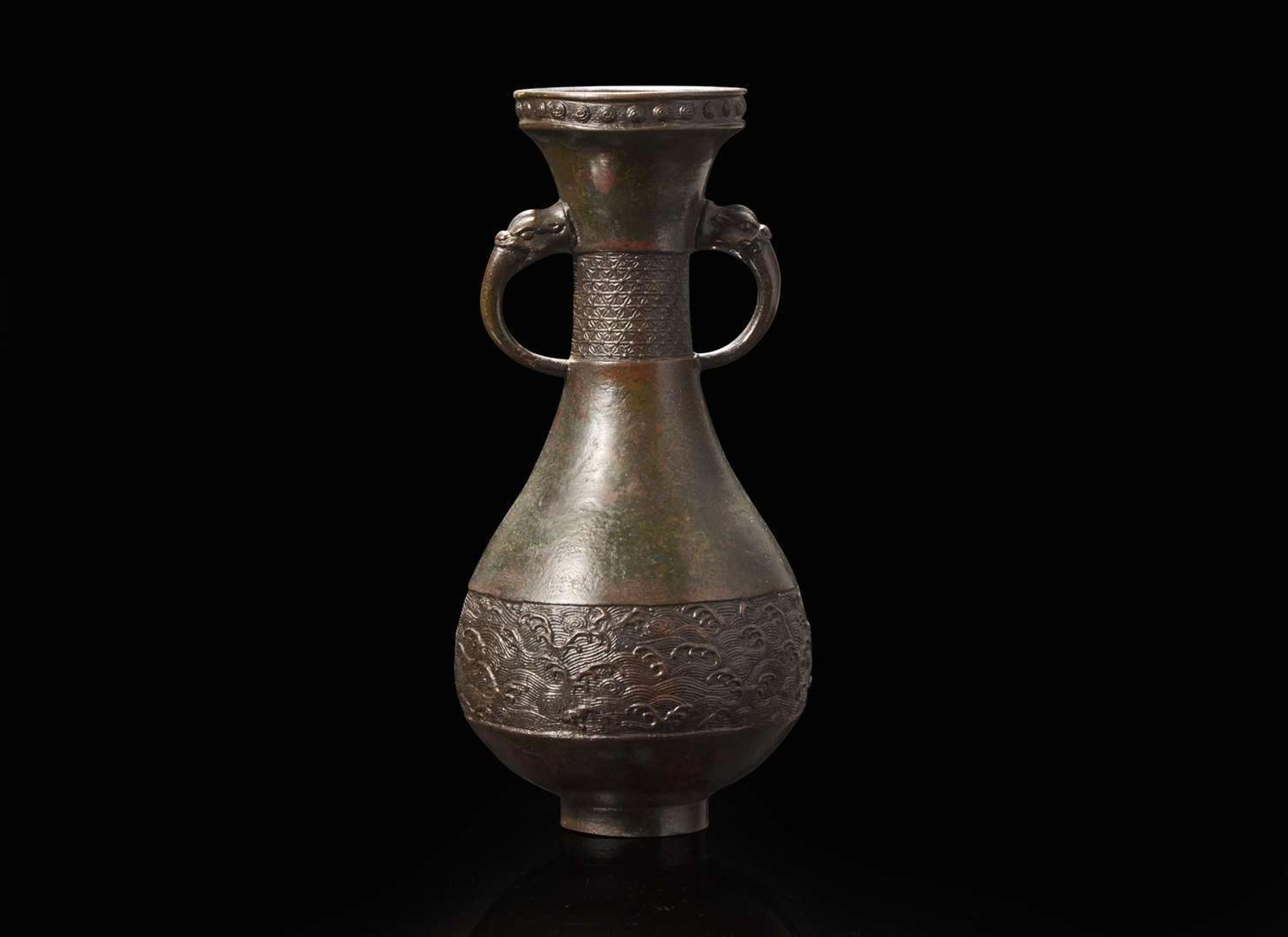A Chinese patinated bronze vase, probably Yuan dynasty 銅加漆獸耳瓶 或元