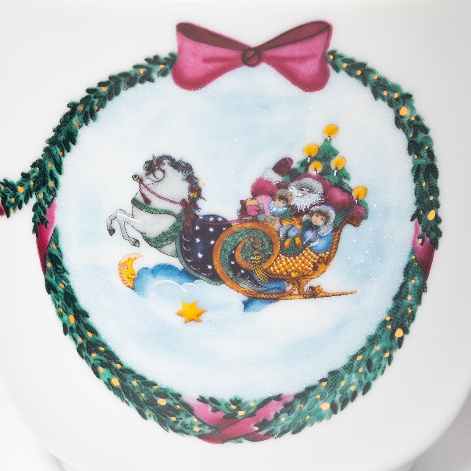 A Set of Eighteen Royal Copenhagen Jingle Bells Coffee Cups