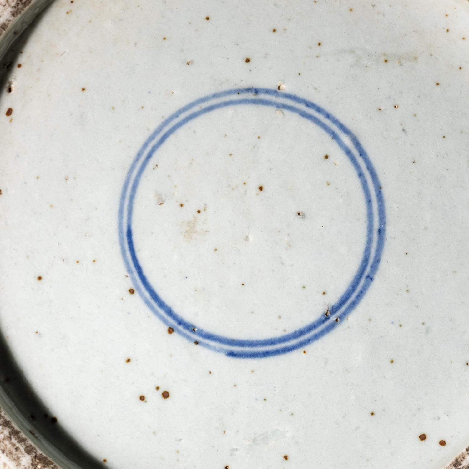 A Chinese Wucai and Underglaze Blue 'Qilin' Porcelain Brushpot, Bitong
