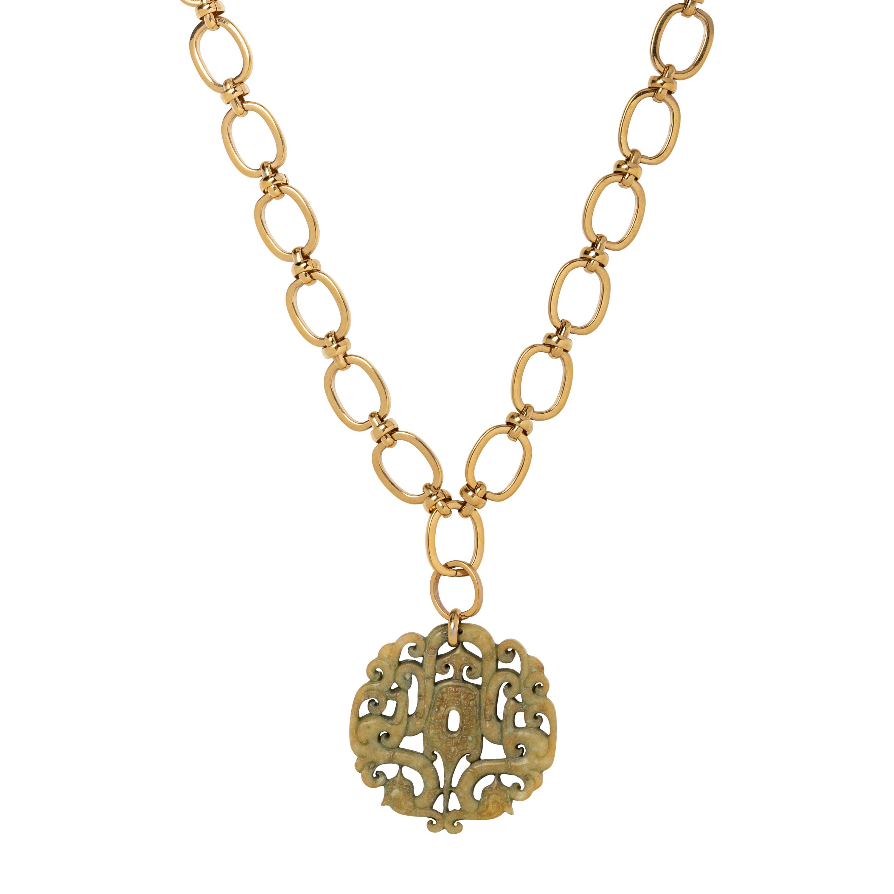 A JADE PENDANT NECKLACE
