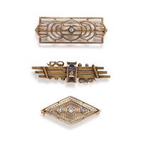 COLLECTION OF ANTIQUE YELLOW GOLD BROOCHES
