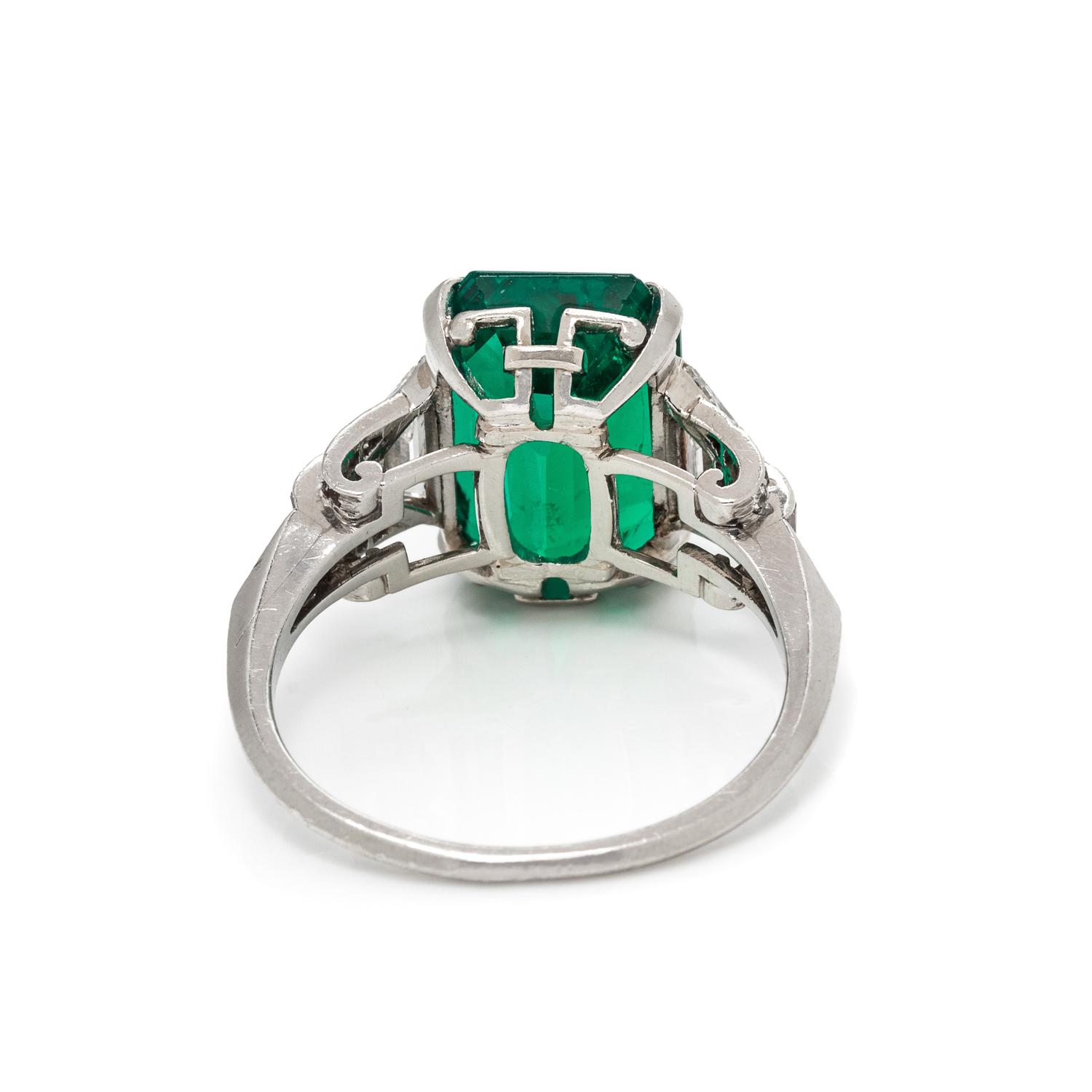 ART DECO, COLOMBIAN EMERALD AND DIAMOND RING
