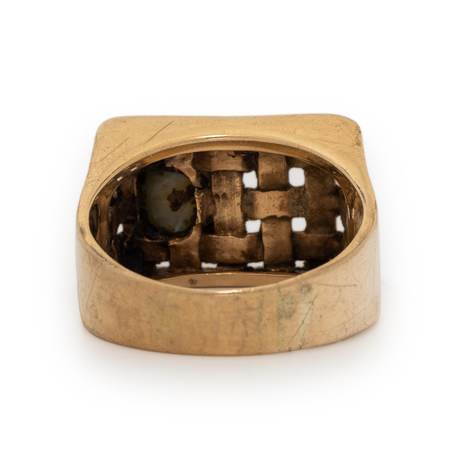 CAT'S EYE CHRYSOBERYL AND YELLOW GOLD BASKET WEAVE RING