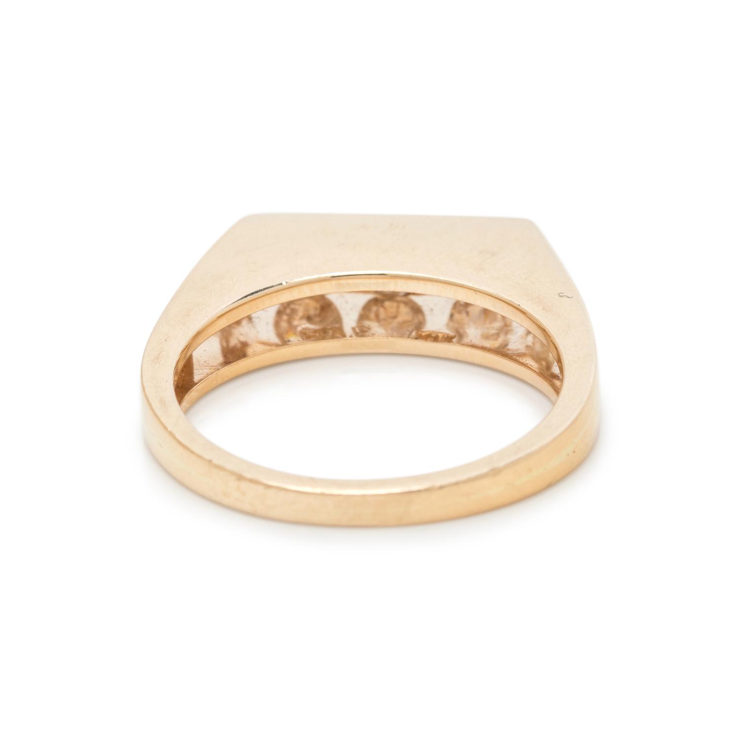 YELLOW GOLD AND DIAMOND RING