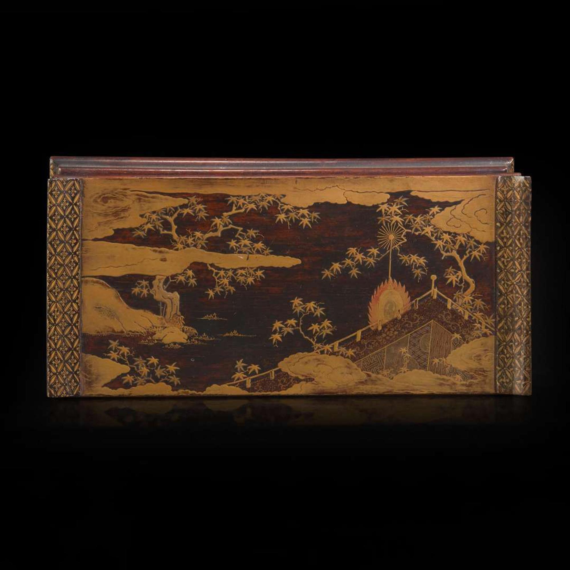 A small Japanese lacquer stand 日本漆金时绘木架 Meiji to Taisho period ?????