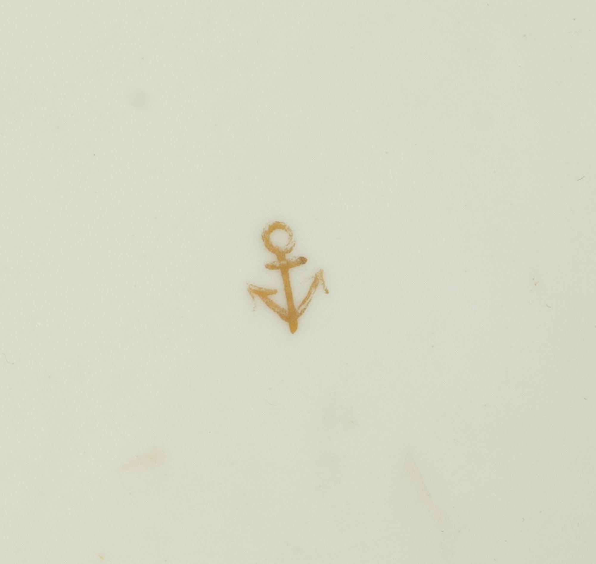 A Chelsea Porcelain Gold Anchor Period Bowl — 18TH CENTURY