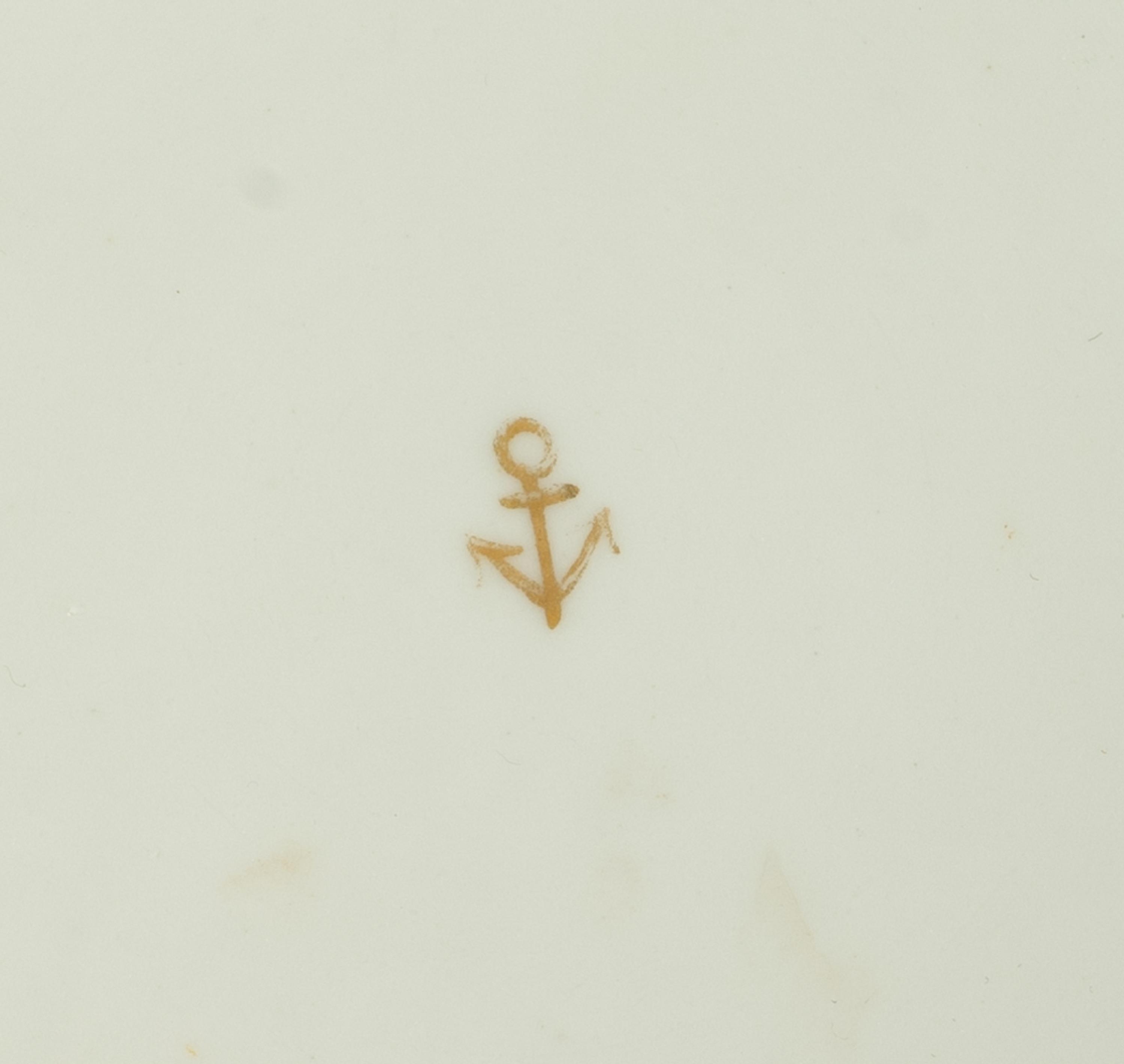 A Chelsea Porcelain Gold Anchor Period Bowl — 18TH CENTURY