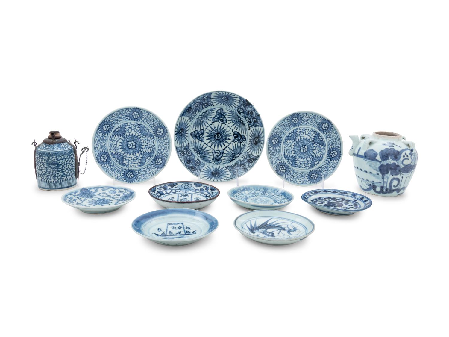 Thirty-Nine Chinese Export Blue and White Porcelain Wares