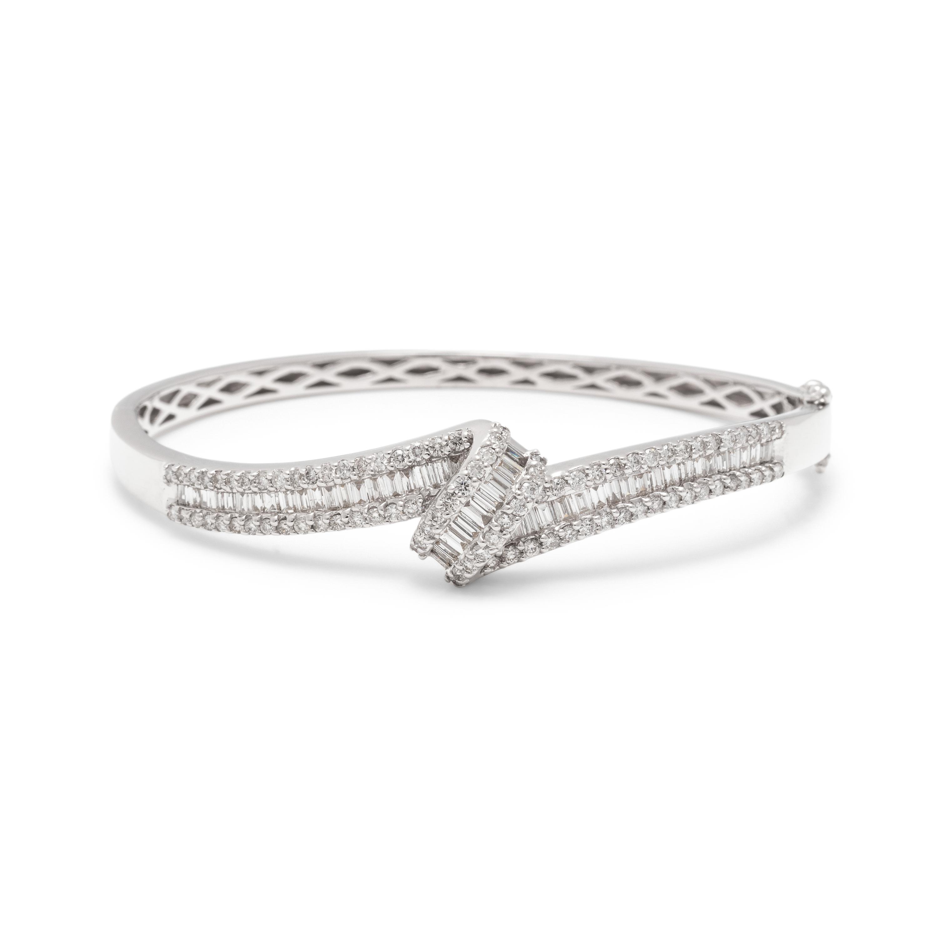 WHITE GOLD AND DIAMOND BANGLE BRACELET