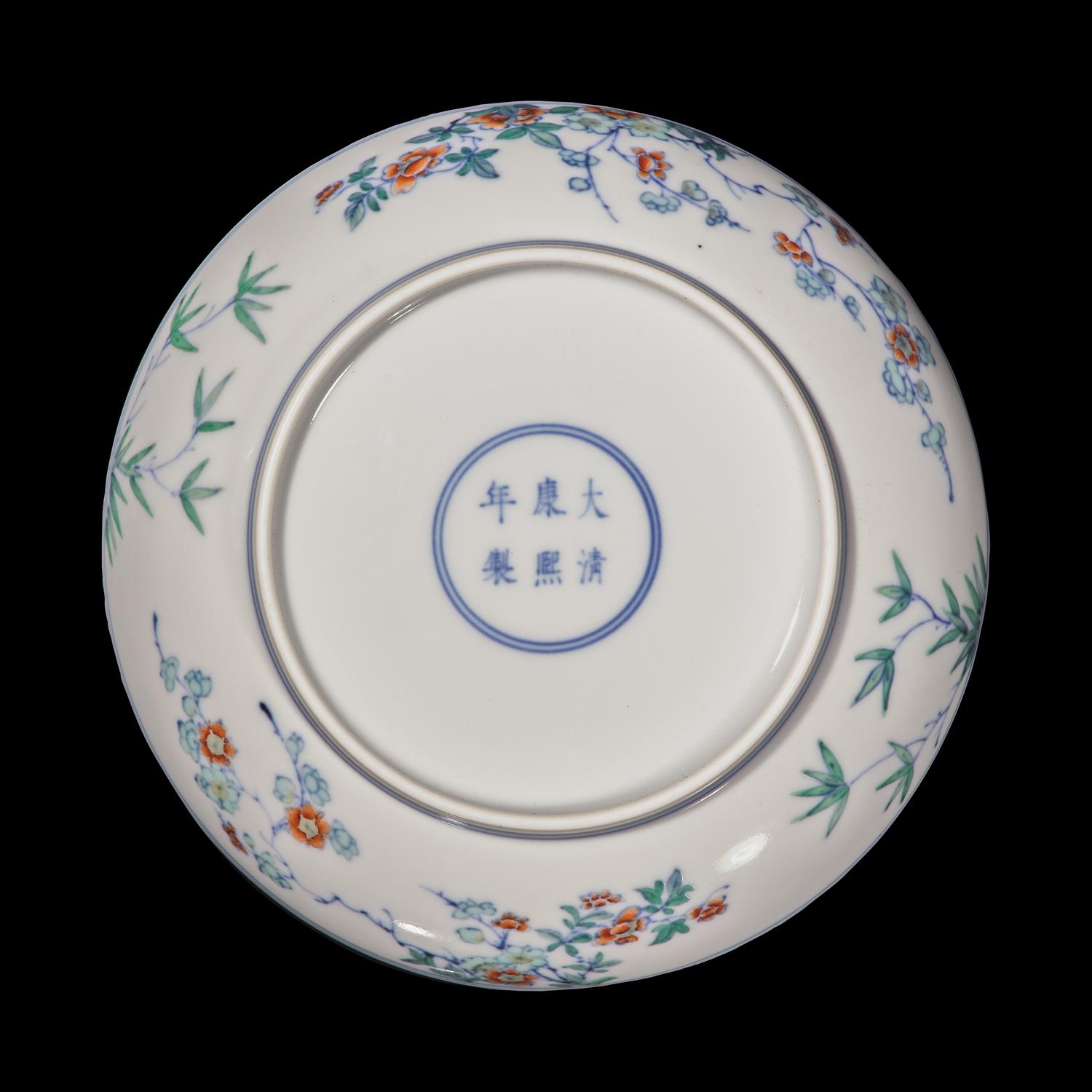 A Chinese Doucai Porcelain 'Magpie and Prunus' Plate 斗彩喜上眉梢圖盤