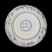 A Chinese Doucai Porcelain 'Magpie and Prunus' Plate 斗彩喜上眉梢圖盤