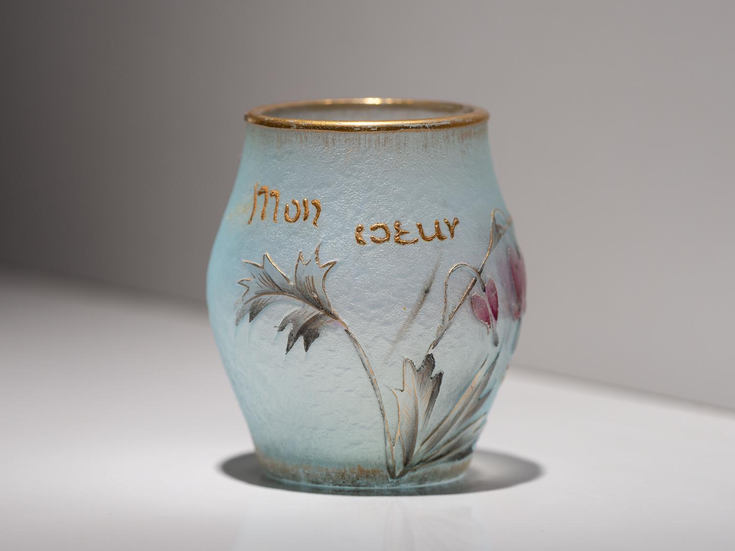 Mon Coeur Avez Miniature Bleeding Hearts Vase