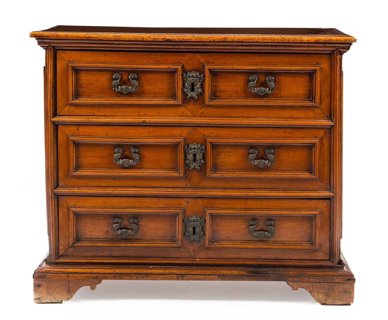 An Italian Walnut Chest of Drawers Height 40 1/2 x width 47 x depth 22 1/4 inches. — 18TH CENTURY