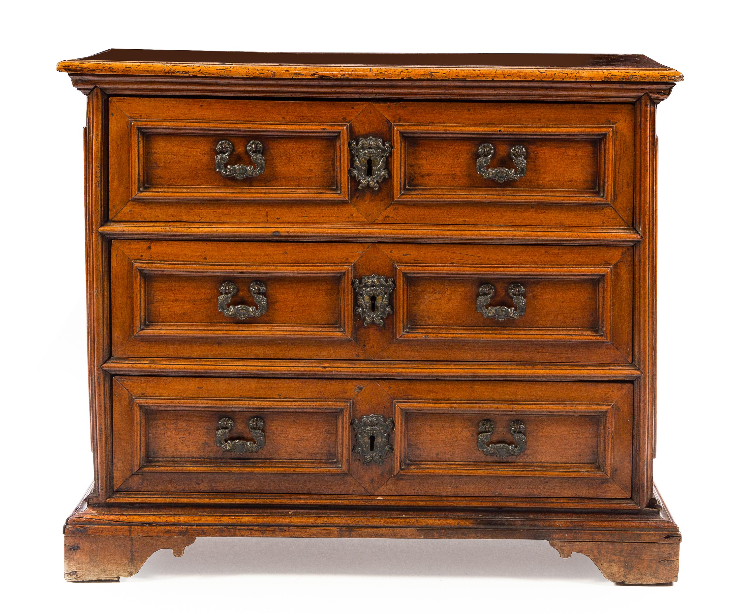 An Italian Walnut Chest of Drawers Height 40 1/2 x width 47 x depth 22 1/4 inches. — 18TH CENTURY