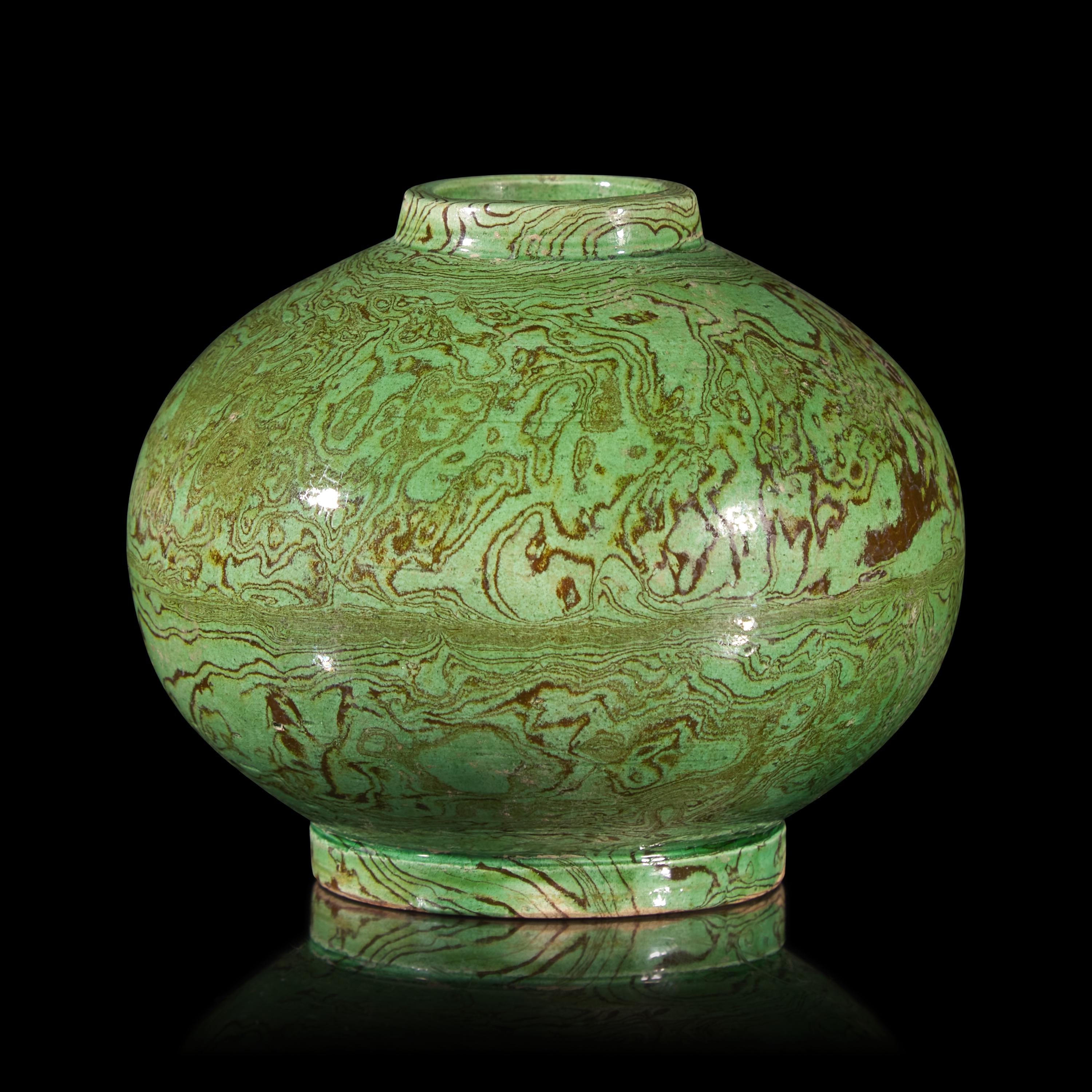 A Chinese Green Glazed Marbled Pottery Jar — 綠釉攪胎罐