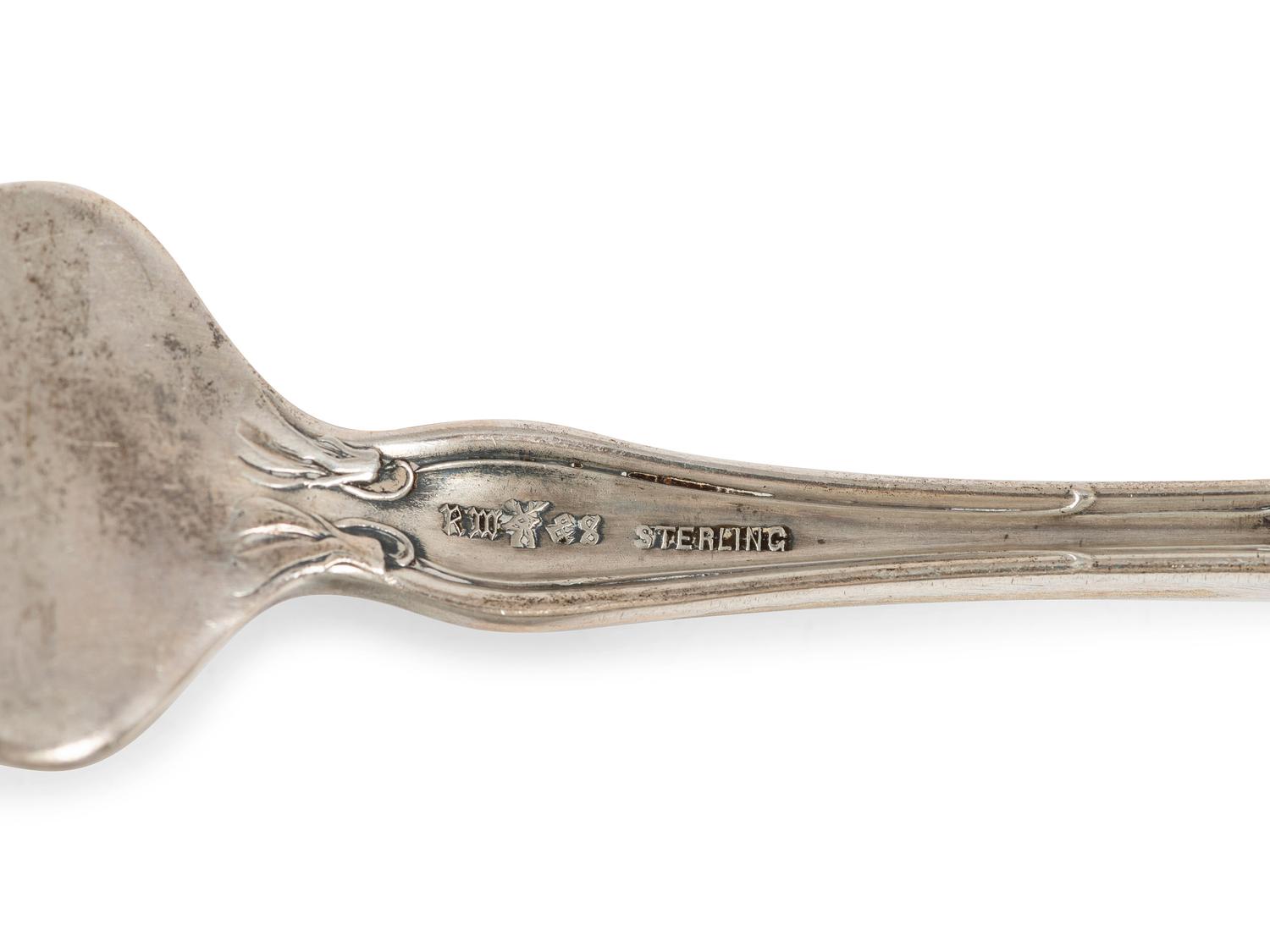 An R. Wallace & Sons Mfg. Co. 'Violet' Silver Flatware Service
