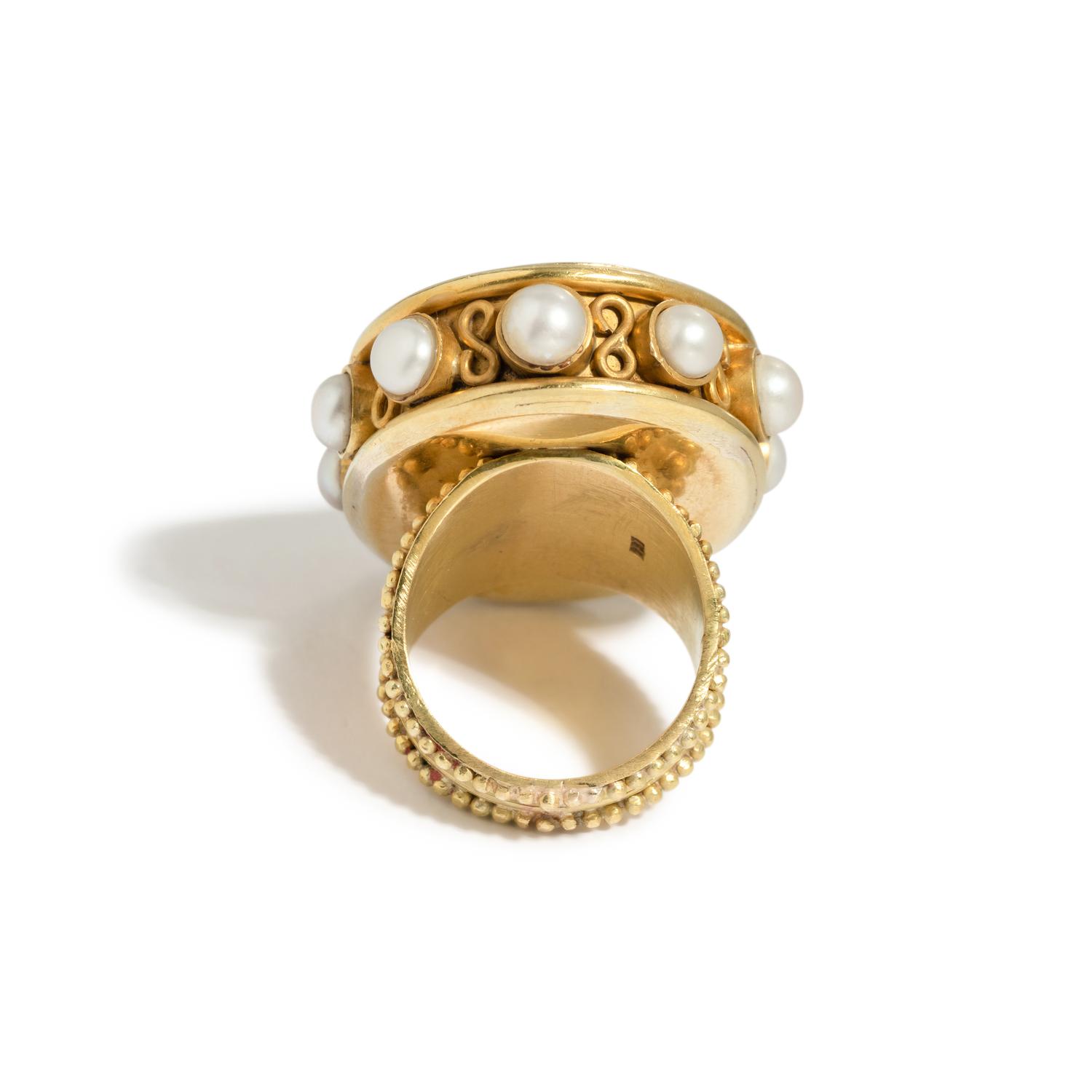 YELLOW GOLD, CULTURED PEARL AND CAMEO RING