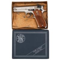 *Smith & Wesson Model 39-2 in Box with Accessories