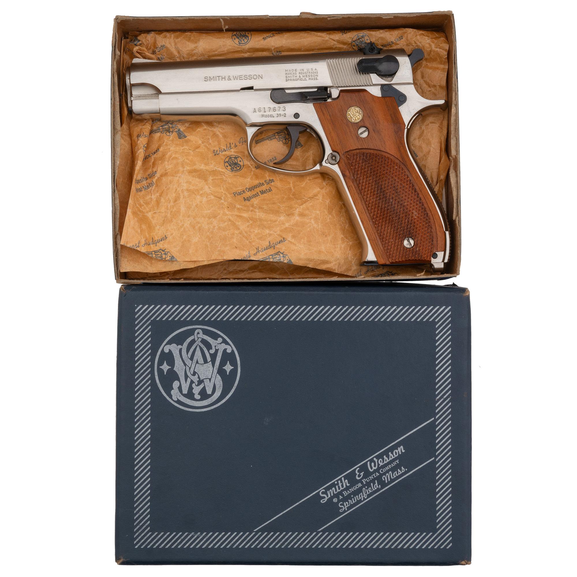 *Smith & Wesson Model 39-2 in Box with Accessories