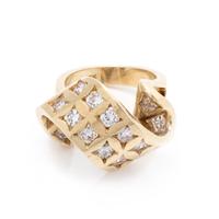 YELLOW GOLD AND DIAMOND RING