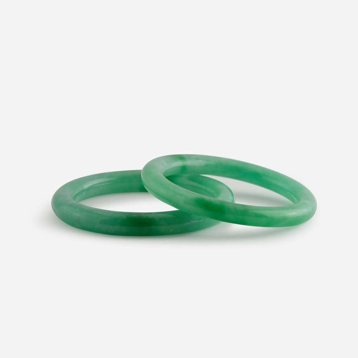 Two jadeite bangles 翡翠圆条镯一组两件