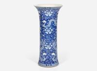A Chinese blue and white porcelain flared beaker vase 青花花觚