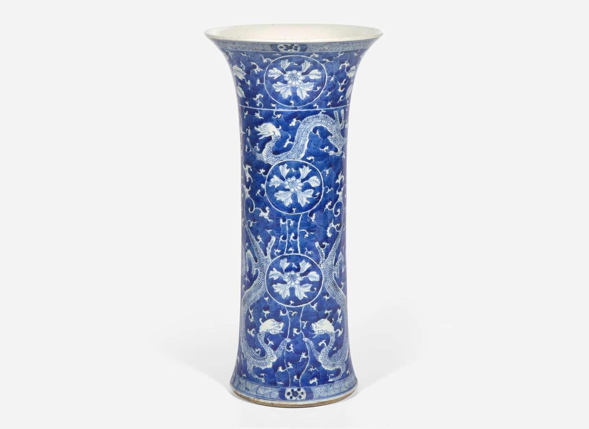 A Chinese blue and white porcelain flared beaker vase 青花花觚