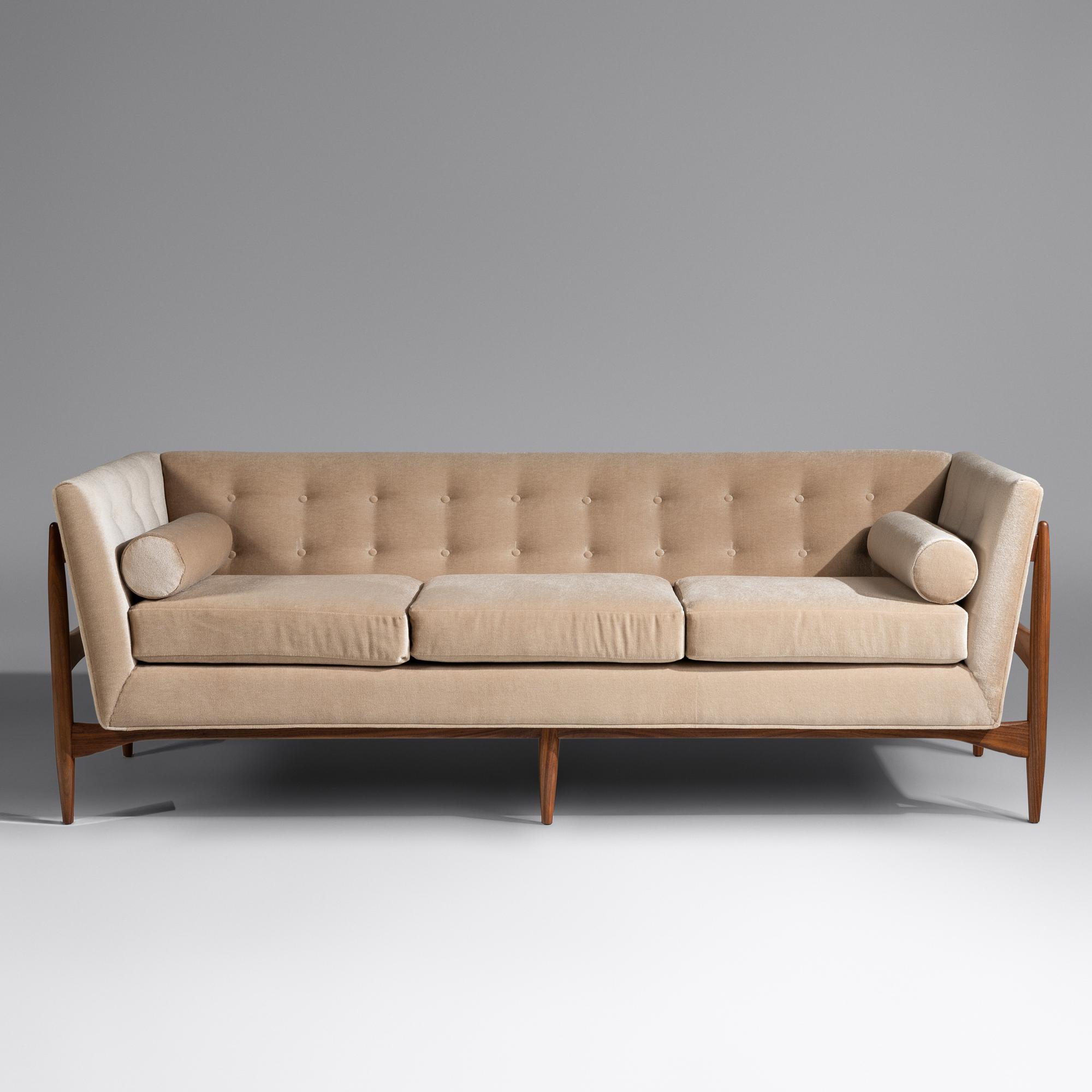 Button Up sofa, model 1277 Thayer Coggin, USA