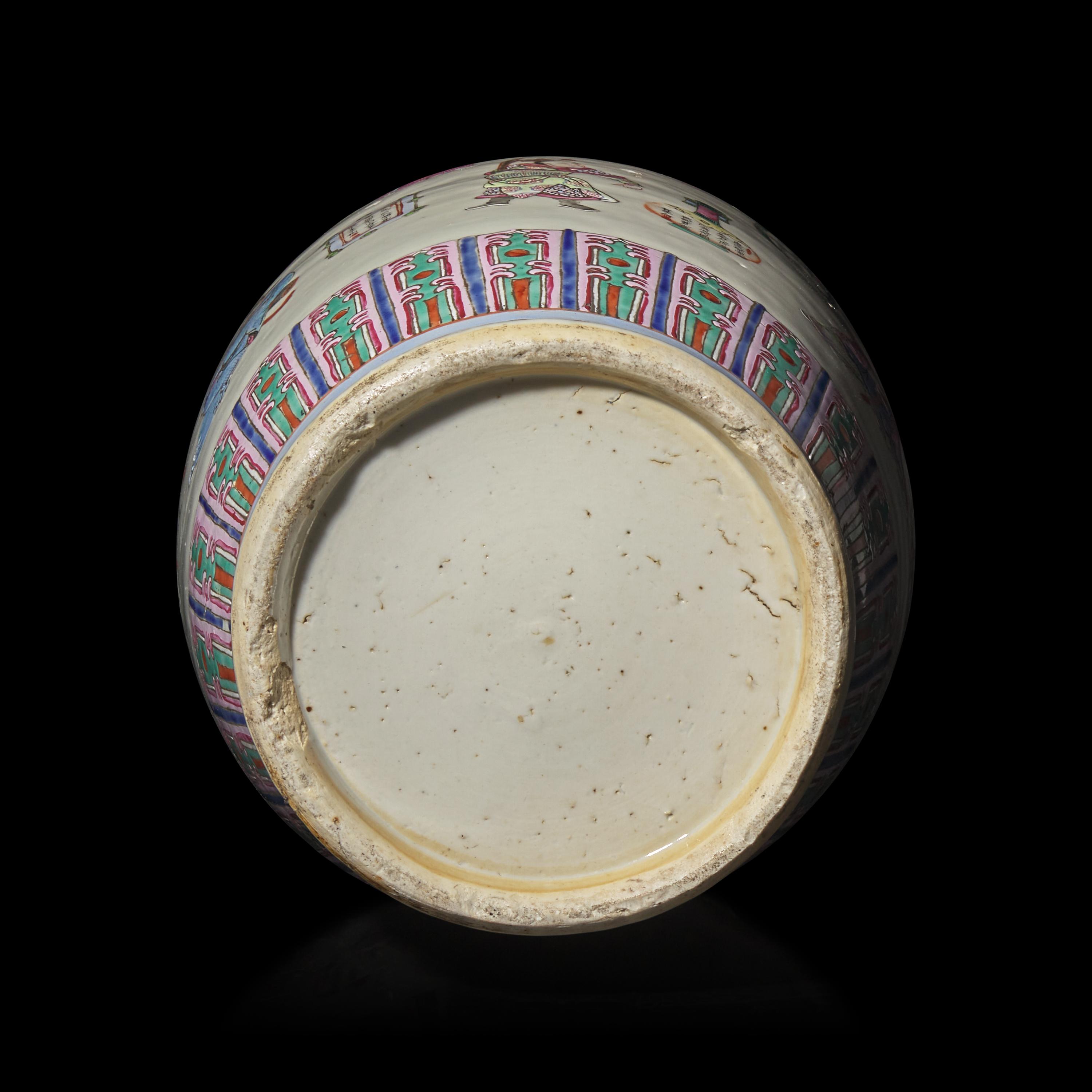 A Large Chinese Famille Rose Porcelain 'Wu Shuang Pu' Vase, 19th Century — 清晚期 五彩無雙譜大瓶