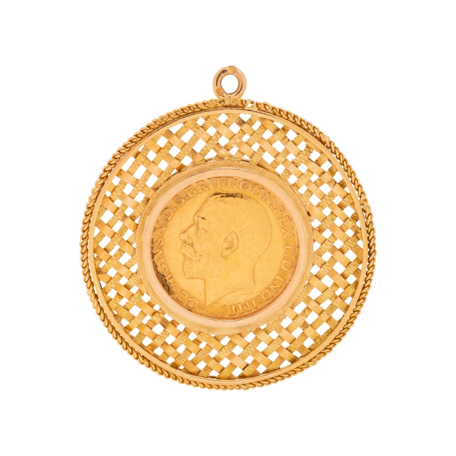 YELLOW GOLD AND BRITISH SOVEREIGN COIN PENDANT