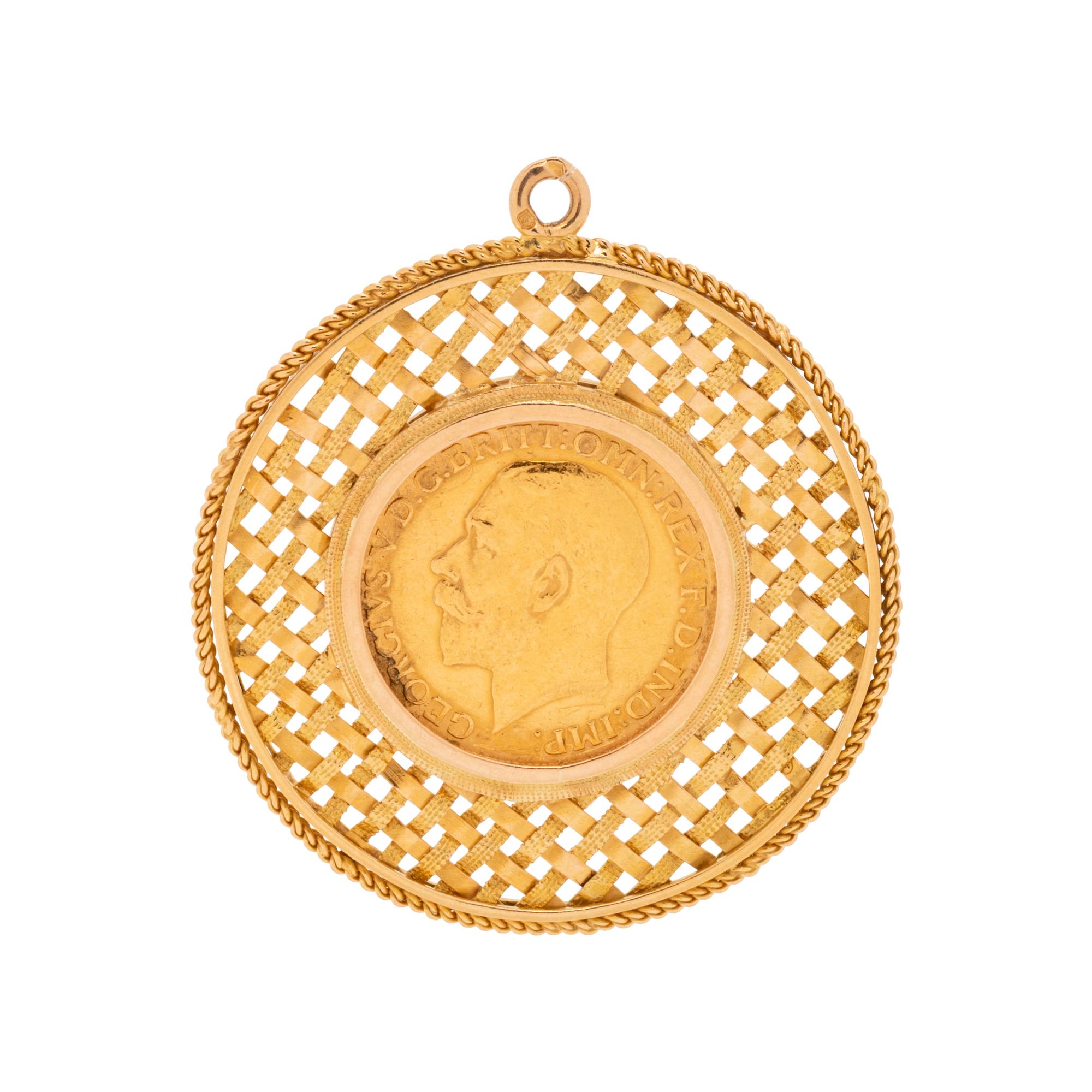 YELLOW GOLD AND BRITISH SOVEREIGN COIN PENDANT