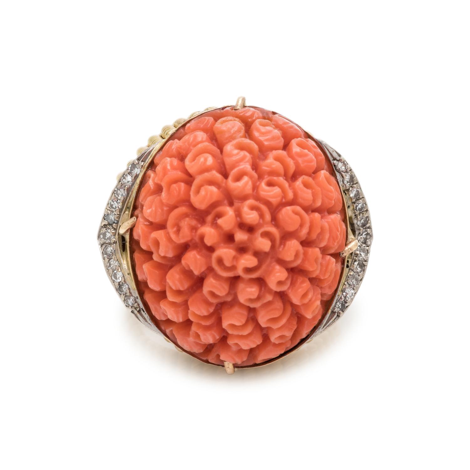 YELLOW GOLD, CORAL AND DIAMOND RING