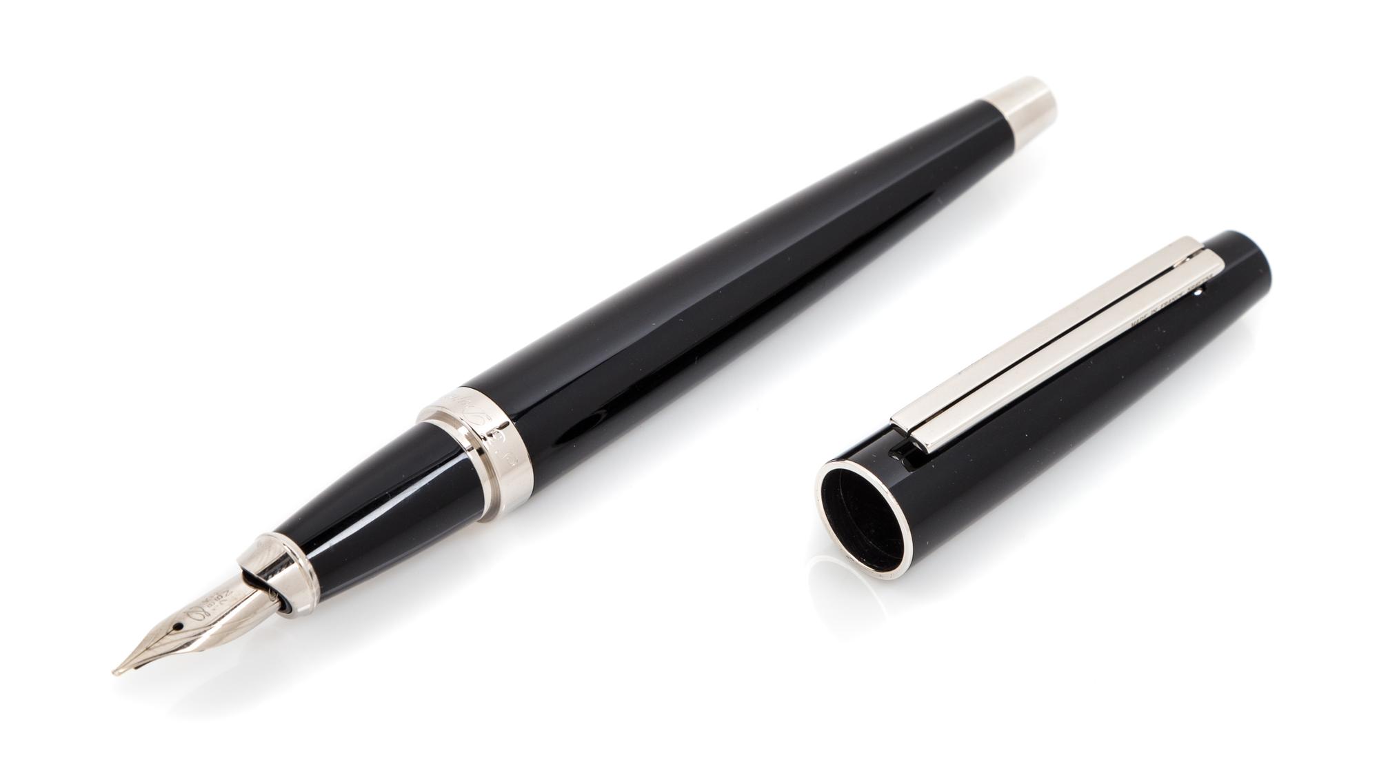 An S.T. Dupont Ellipsis: Composite Noir Fountain Pen