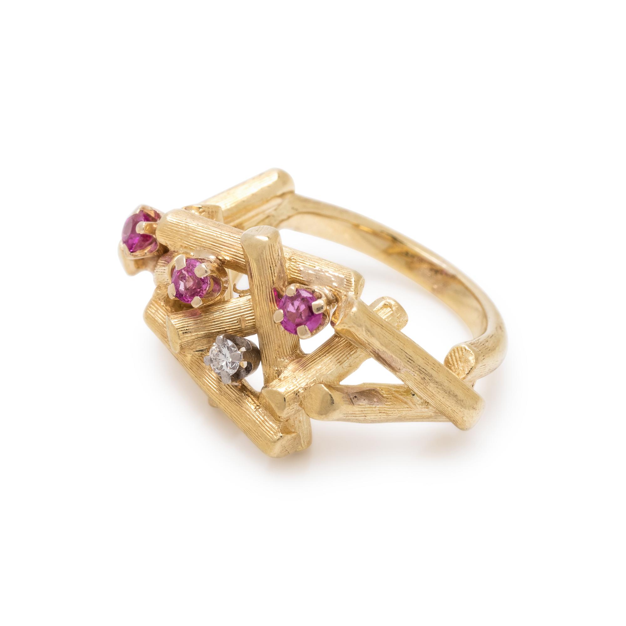 YELLOW GOLD, DIAMOND AND RUBY RING