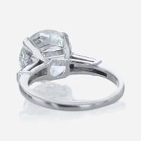 A Ladies Diamond and Platinum Ring 5.44 Carat Round Brilliant Diamond, GIA Certified