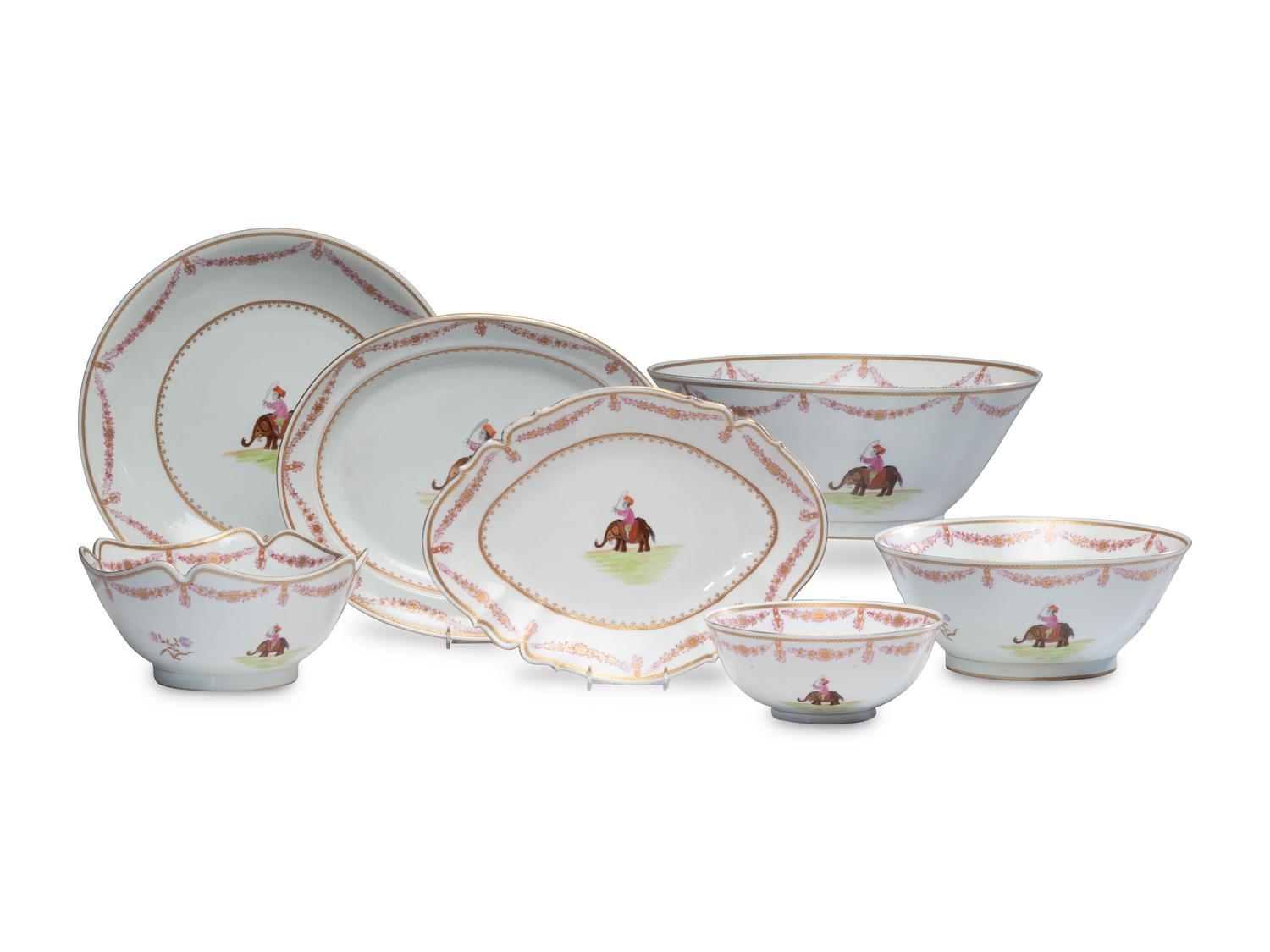 A Chinese Export Porcelain Dinner Service