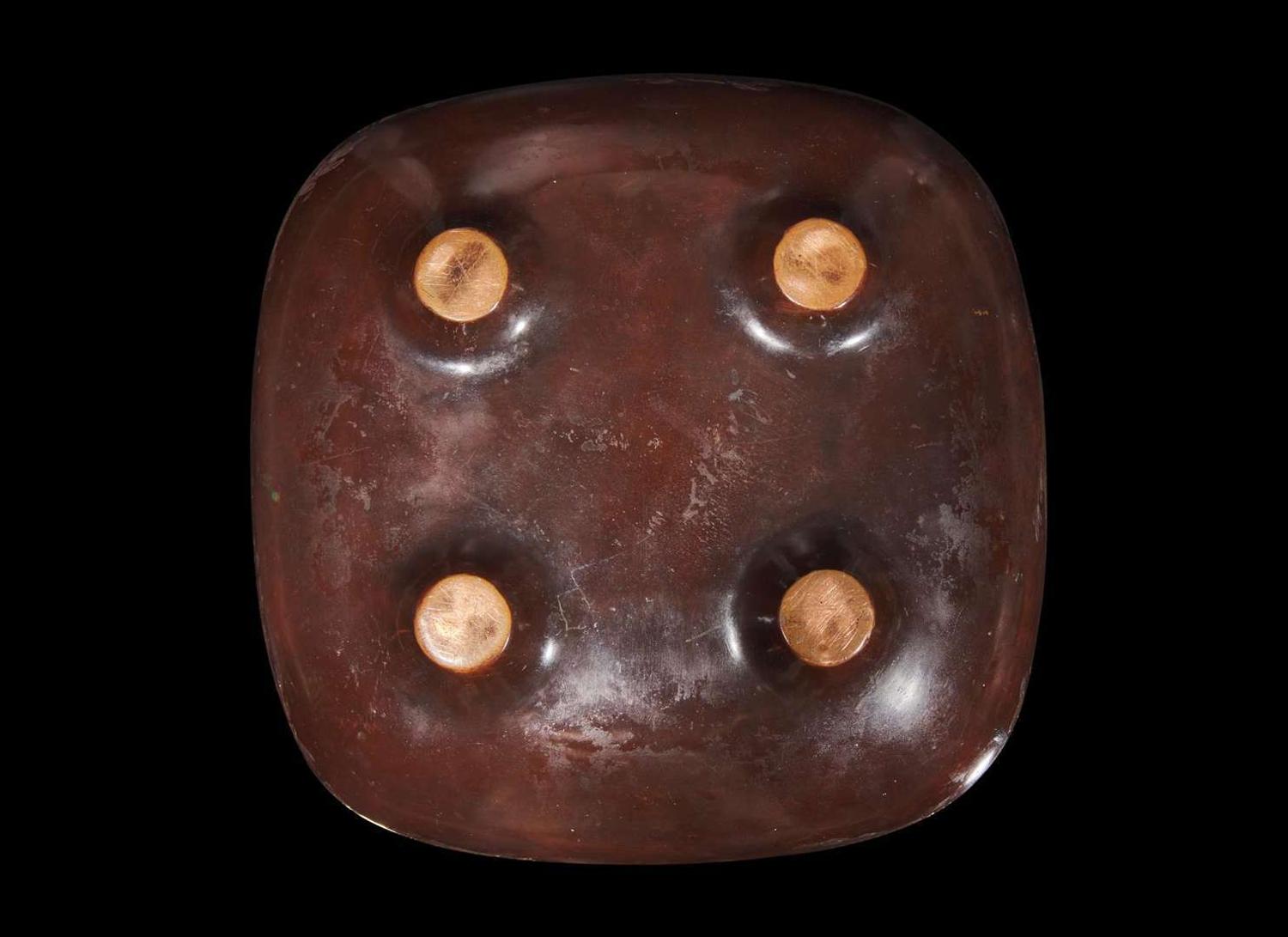 A Japanese patinated and parcel-gilt bronze "Seashells" koro and cover, Meiji period 日本鎏金加漆銅爐 明治