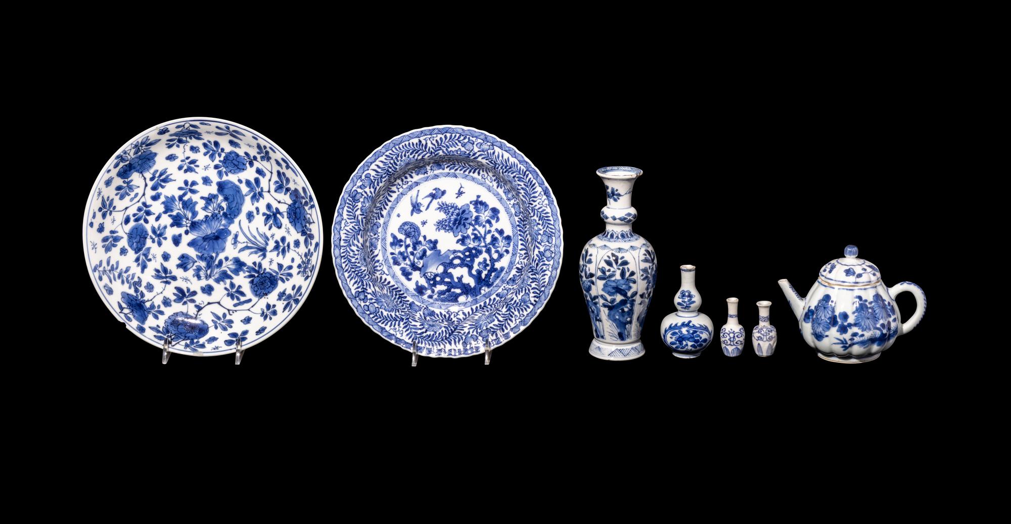 Seven Chinese Export Blue and White Porcelain Articles