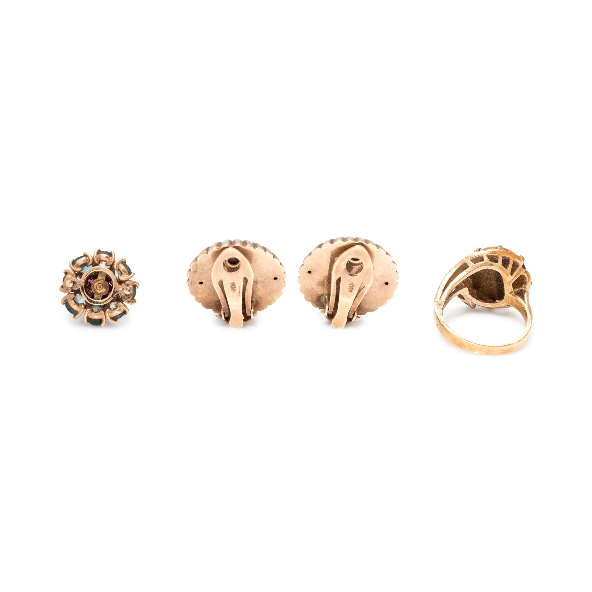 COLLECTION OF YELLOW GOLD JEWELRY