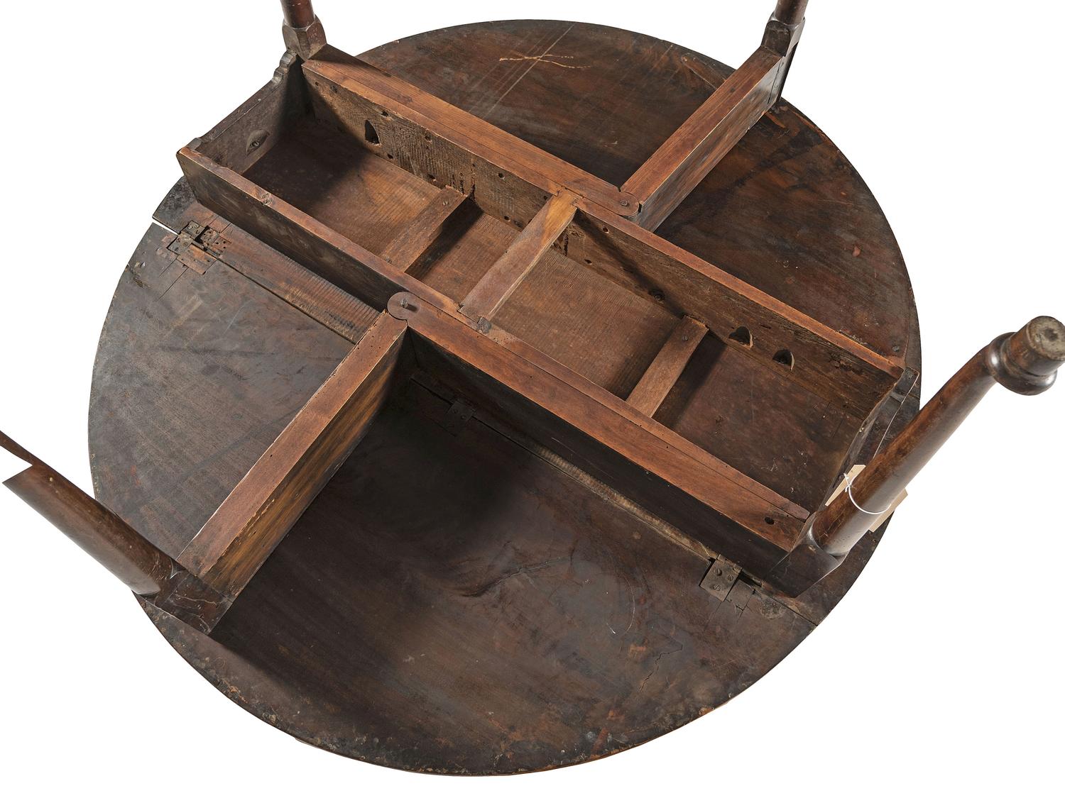A Queen Anne Santo Domingo Mahogany Drop Leaf Dining Table