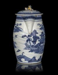 A Chinese Export Gilt Decorated Blue and White Porcelain Covered Mug