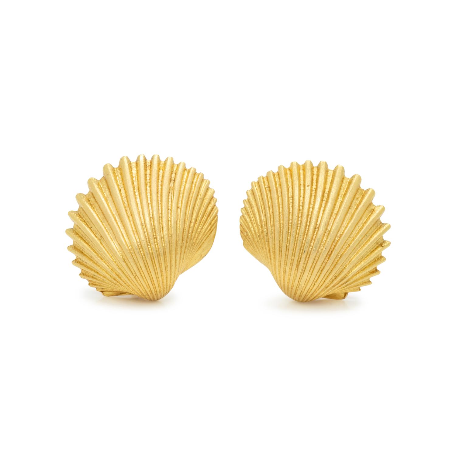 TONY WHITE, YELLOW GOLD SHELL EARCLIPS
