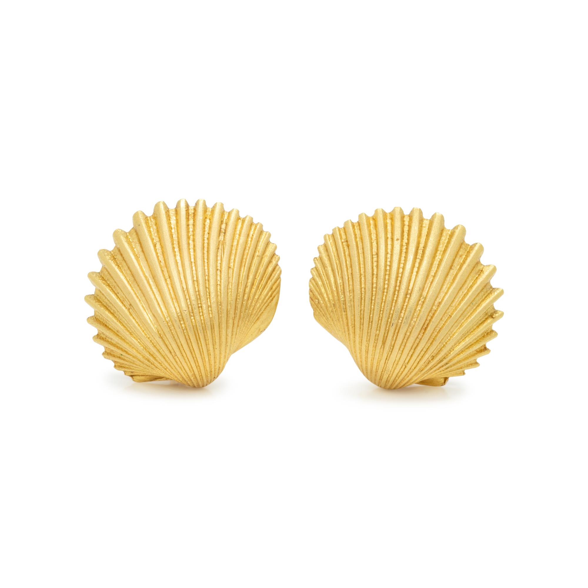 TONY WHITE, YELLOW GOLD SHELL EARCLIPS