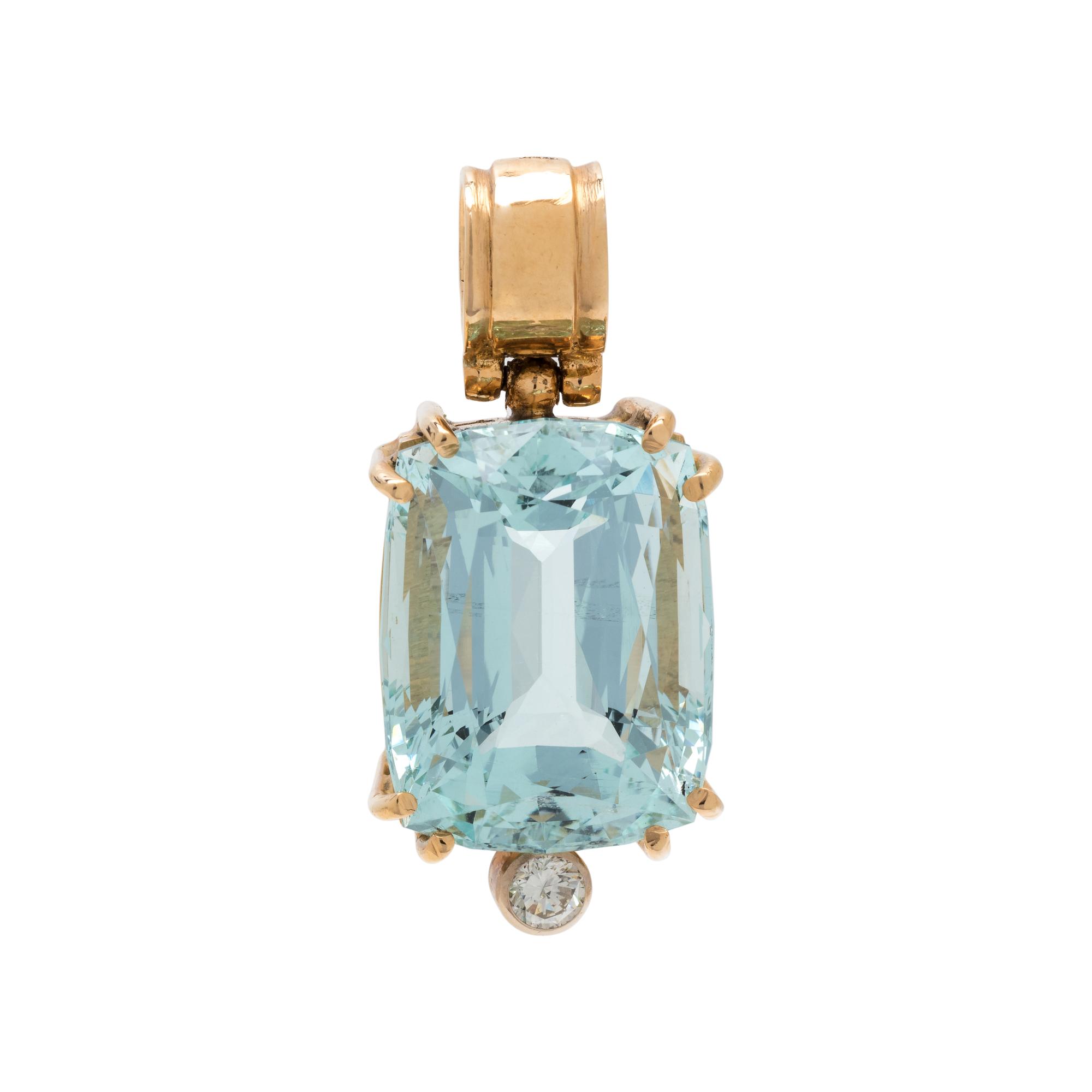 AQUAMARINE AND DIAMOND PENDANT