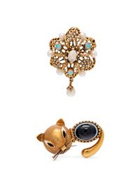 COLLECTION OF YELLOW GOLD BROOCHES