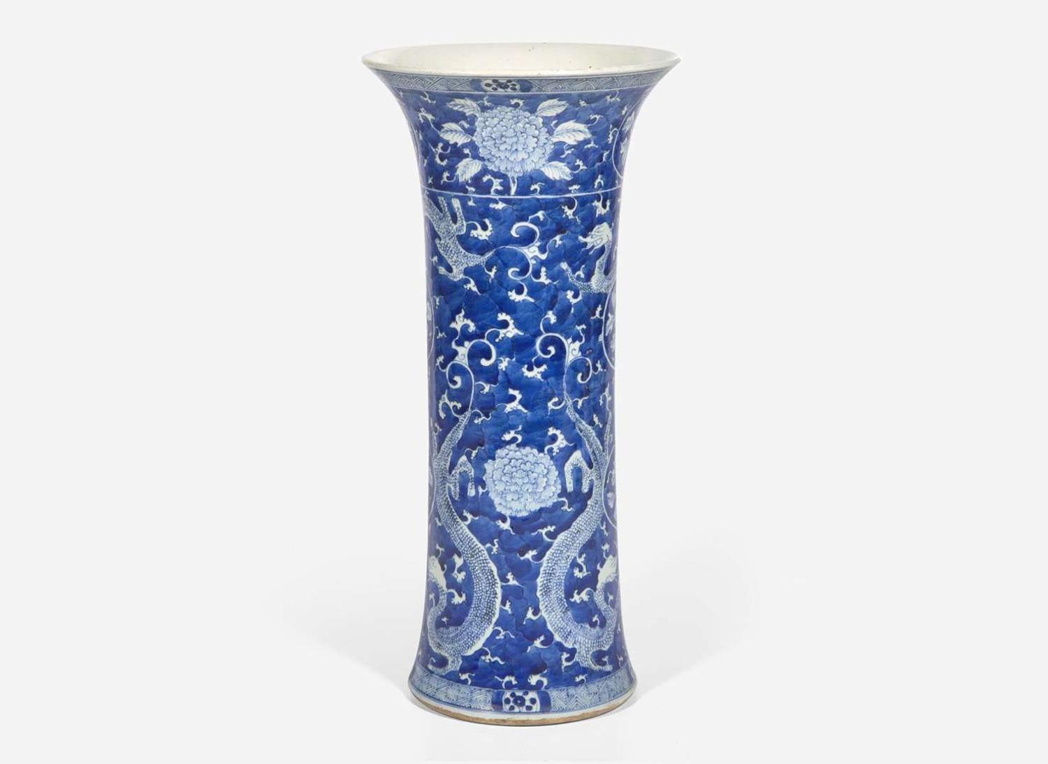 A Chinese blue and white porcelain flared beaker vase 青花花觚
