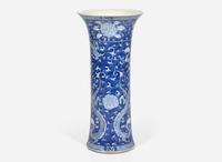 A Chinese blue and white porcelain flared beaker vase 青花花觚