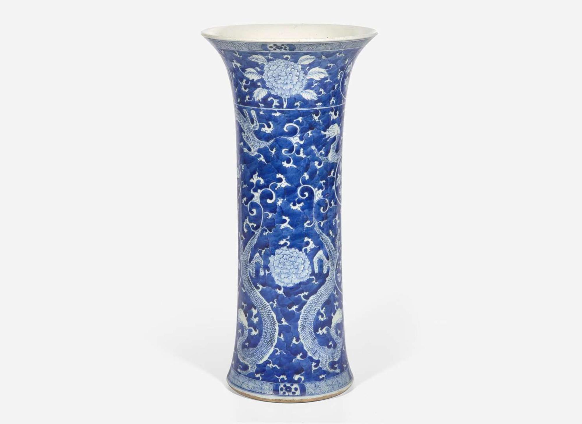 A Chinese blue and white porcelain flared beaker vase 青花花觚